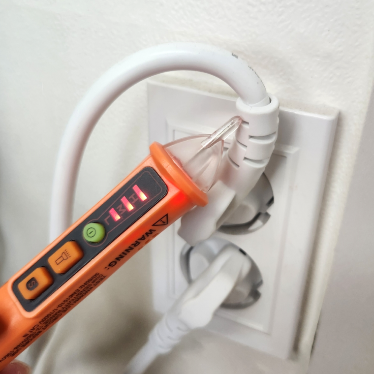 비접촉 검전기 테스터 전압